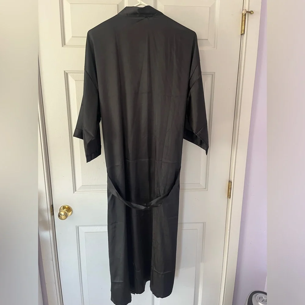 Black Women's Robe - Picture 2 of 3